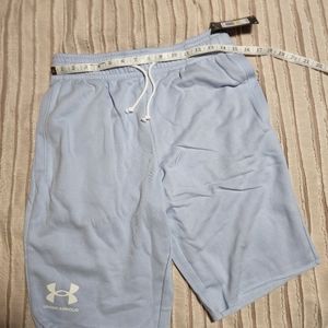 Under Armour shorts sz medium  mens